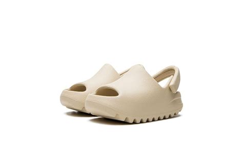 adidas yeezy slides infant 2022.